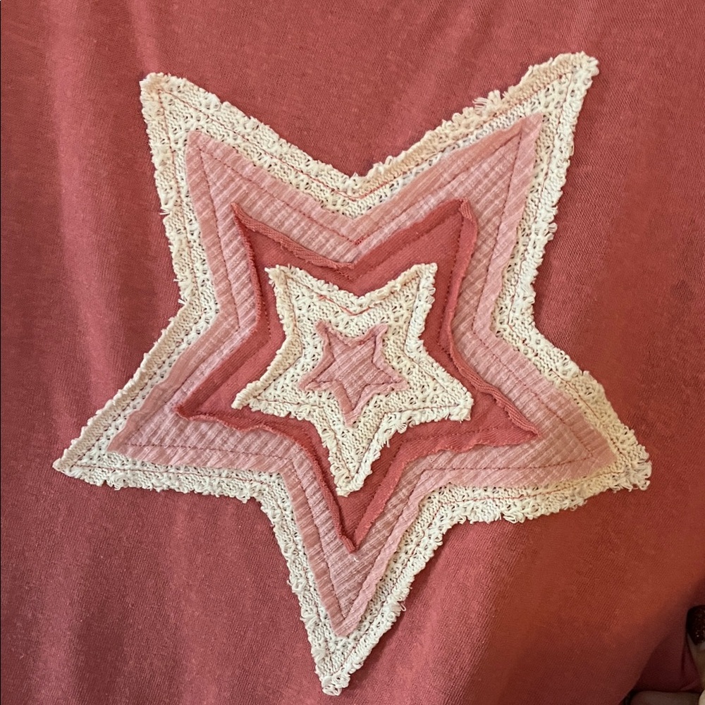 POL Mauve-Pink-White Star Appliqué Long Sleeve w/Scoop Neck & Open Work Accents - Picture 5 of 14